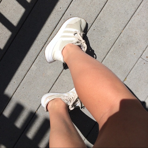 ADIDAS CREAM/TAN SHOES-SIZE 6 WOMENS - Picture 3 of 5